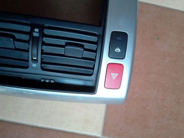 bontott HYUNDAI TUCSON Vészvillogó Kapcsoló