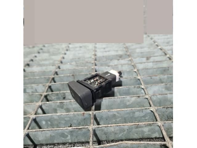 bontott HYUNDAI TUCSON Vészvillogó Kapcsoló