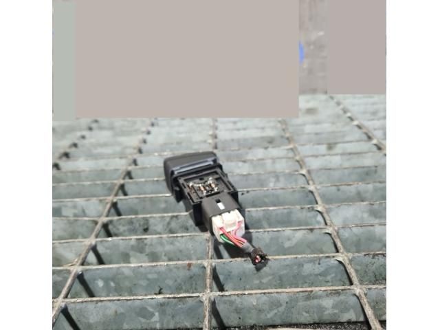 bontott HYUNDAI TUCSON Vészvillogó Kapcsoló