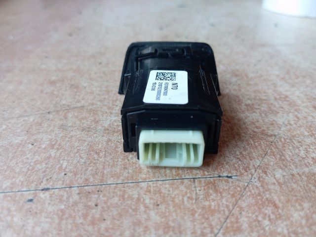 bontott HYUNDAI TUCSON Vészvillogó Kapcsoló