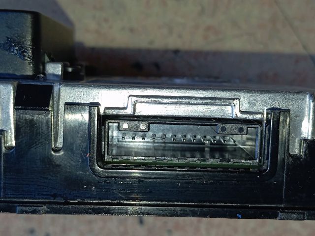 bontott HYUNDAI TUCSON Vezeték Nélküli Telefontöltő