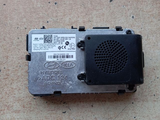 bontott HYUNDAI TUCSON Vezeték Nélküli Telefontöltő