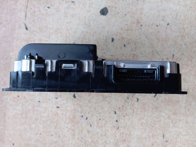 bontott HYUNDAI TUCSON Vezeték Nélküli Telefontöltő