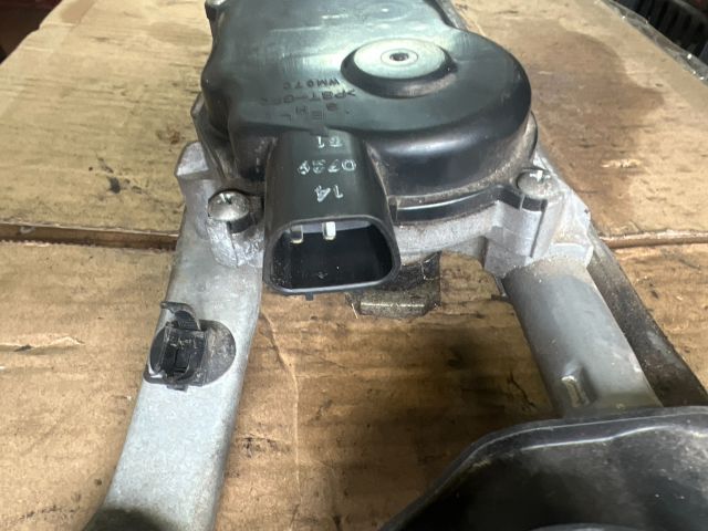 bontott INFINITI Q50 Első Ablaktörlő Szerkezet Motorral