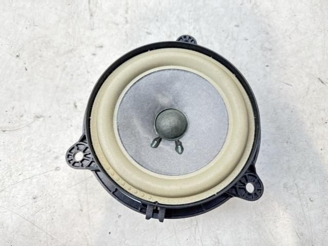 bontott INFINITI Q70 Jobb hátsó Hangszóró