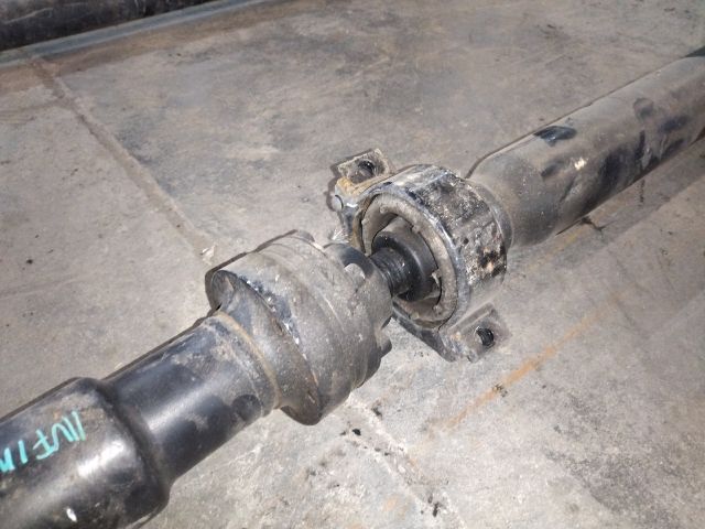 bontott INFINITI QX70 Kardántengely