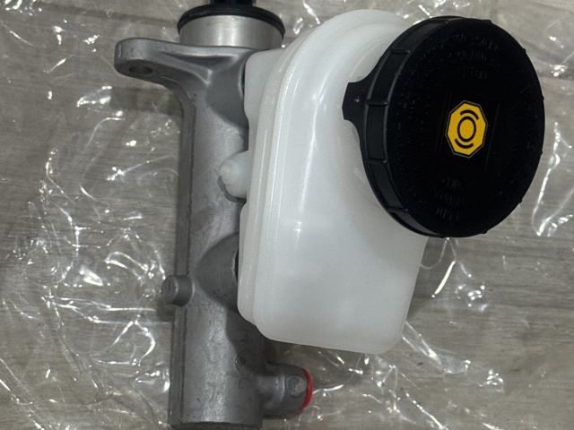 bontott ISUZU D-MAX Főfékhenger