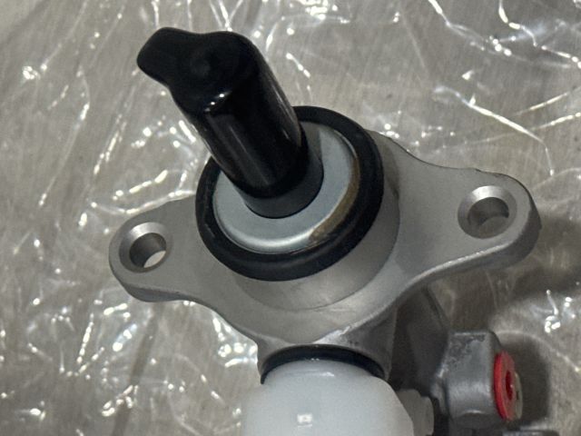 bontott ISUZU D-MAX Főfékhenger