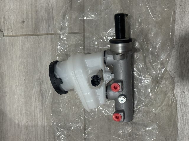 bontott ISUZU D-MAX Főfékhenger