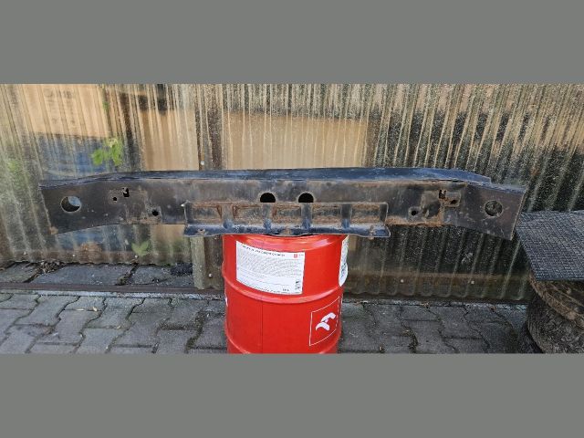 bontott ISUZU D-MAX Első Lökhárító Merevítő (Fém)