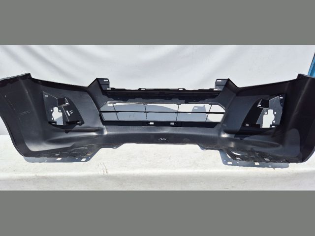 bontott ISUZU D-MAX Első Lökhárító (Üresen)