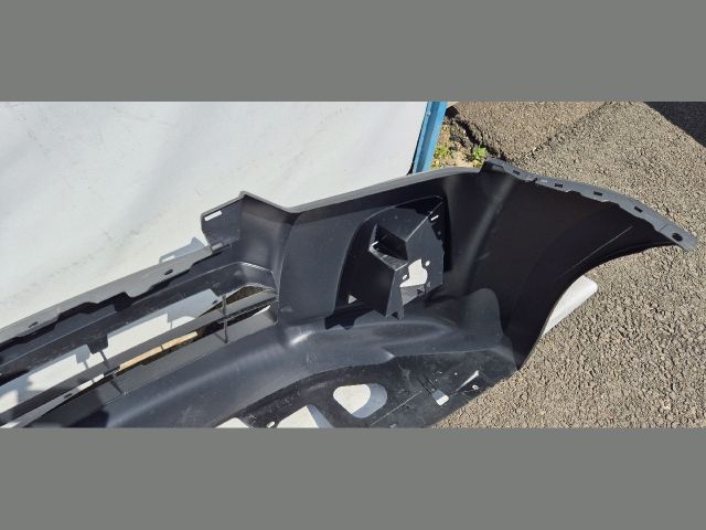 bontott ISUZU D-MAX Első Lökhárító (Üresen)