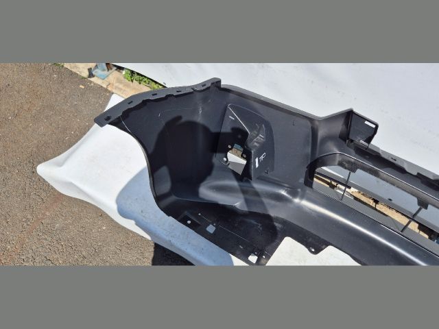 bontott ISUZU D-MAX Első Lökhárító (Üresen)