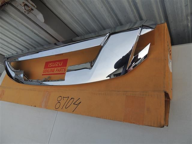 bontott ISUZU D-MAX Hűtőrács