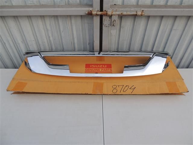 bontott ISUZU D-MAX Hűtőrács