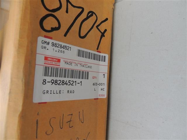 bontott ISUZU D-MAX Hűtőrács