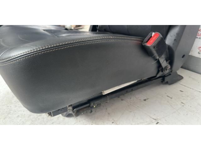 bontott ISUZU D-MAX Jobb első Ülés