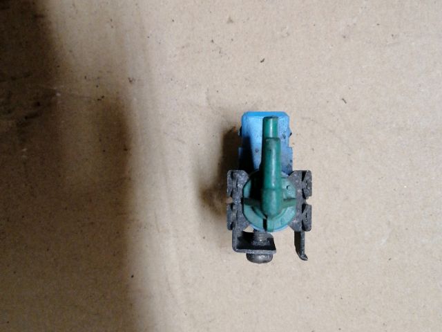 bontott ISUZU TROOPER Biztosítéktábla Motortér