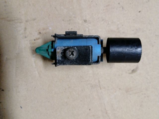 bontott ISUZU TROOPER Biztosítéktábla Motortér