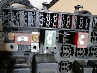 bontott ISUZU TROOPER Biztosítéktábla Motortér