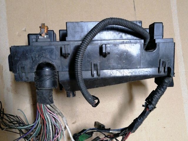 bontott ISUZU TROOPER Biztosítéktábla Motortér