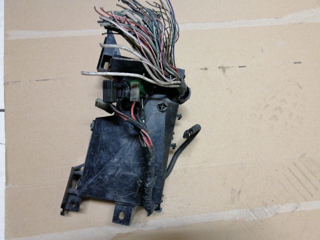 bontott ISUZU TROOPER Biztosítéktábla Motortér