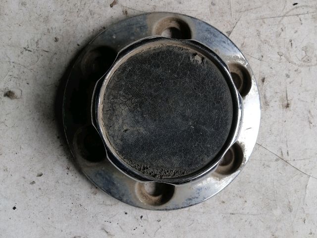 bontott ISUZU TROOPER Felniközép (1 db)