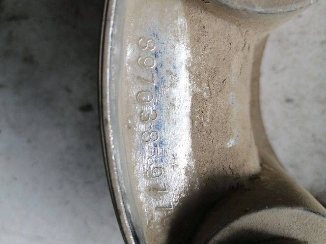 bontott ISUZU TROOPER Felniközép (1 db)