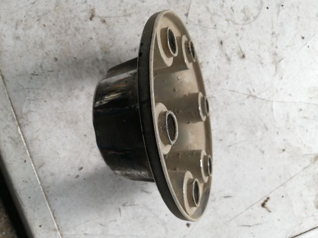 bontott ISUZU TROOPER Felniközép (1 db)