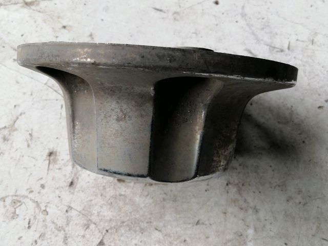 bontott ISUZU TROOPER Felniközép (1 db)