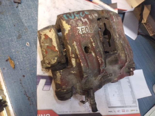 bontott IVECO DAILY Jobb hátsó Féknyereg Munkahengerrel