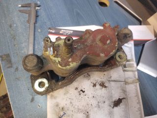 bontott IVECO DAILY Jobb hátsó Féknyereg Munkahengerrel