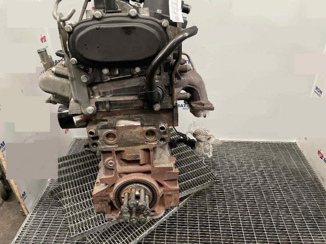 bontott IVECO DAILY Motor (Fűzött blokk hengerfejjel)