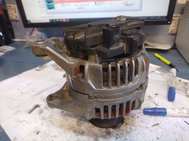 bontott IVECO DAILY Generátor