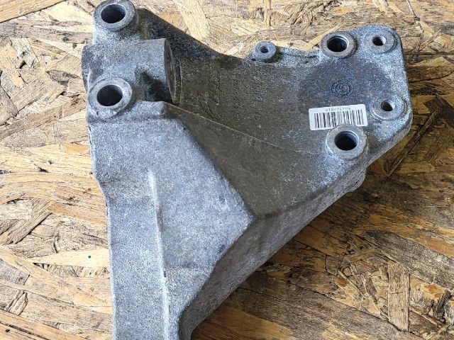 bontott IVECO DAILY Váltó Tartó Bak (Pozíciófüggetlen)