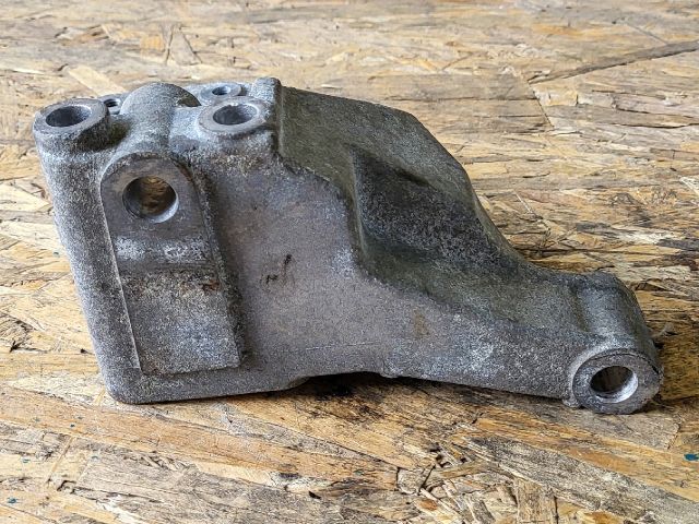 bontott IVECO DAILY Váltó Tartó Bak (Pozíciófüggetlen)