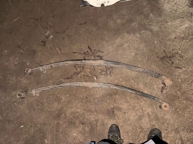 bontott IVECO DAILY Hátsó Rugó Pár