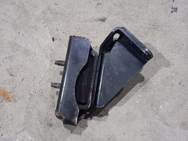 bontott IVECO DAILY Motor Tartó Bak Bal