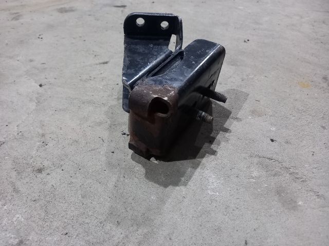 bontott IVECO DAILY Motor Tartó Bak Bal