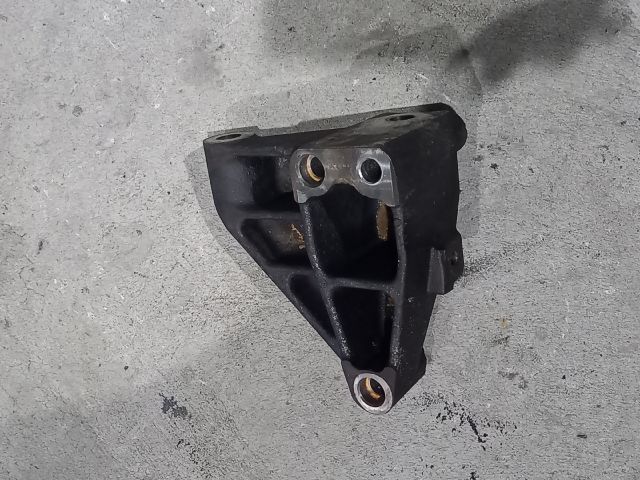 bontott IVECO DAILY Motor Tartó Bak Bal