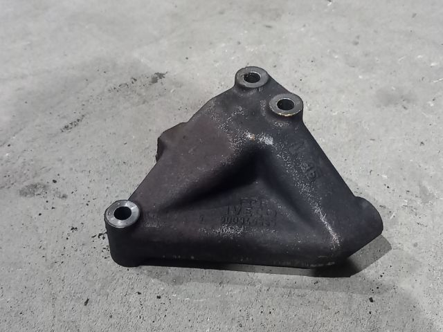 bontott IVECO DAILY Motor Tartó Bak Bal