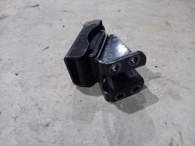 bontott IVECO DAILY Motor Tartó Bak Bal