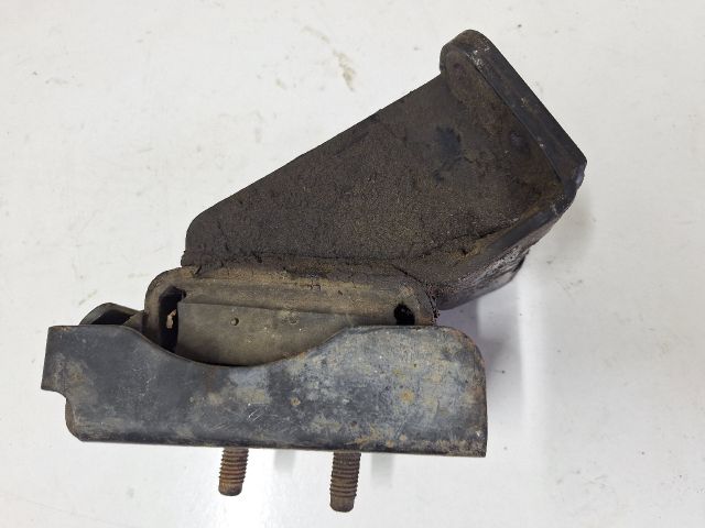 bontott IVECO DAILY Motor Tartó Bak Jobb