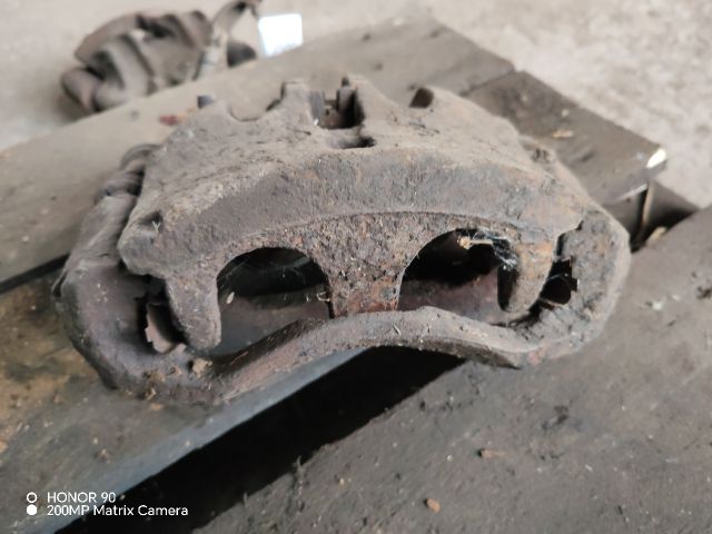 bontott IVECO DAILY Bal első Féknyereg Munkahengerrel