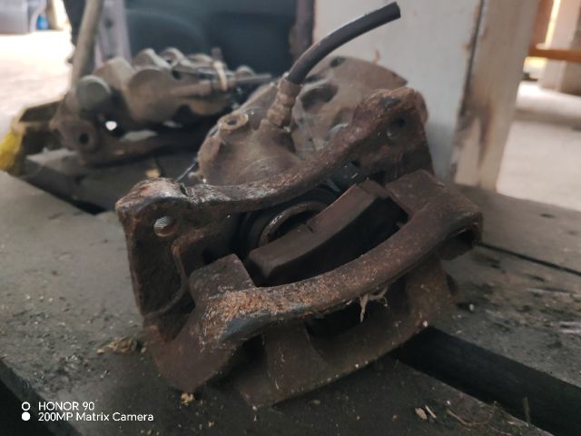 bontott IVECO DAILY Bal hátsó Féknyereg Munkahengerrel