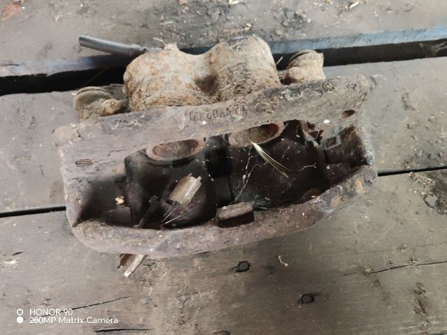 bontott IVECO DAILY Jobb első Féknyereg Munkahengerrel