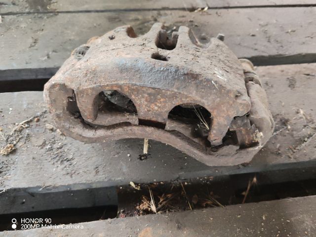 bontott IVECO DAILY Jobb első Féknyereg Munkahengerrel