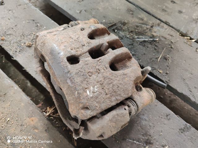 bontott IVECO DAILY Jobb első Féknyereg Munkahengerrel