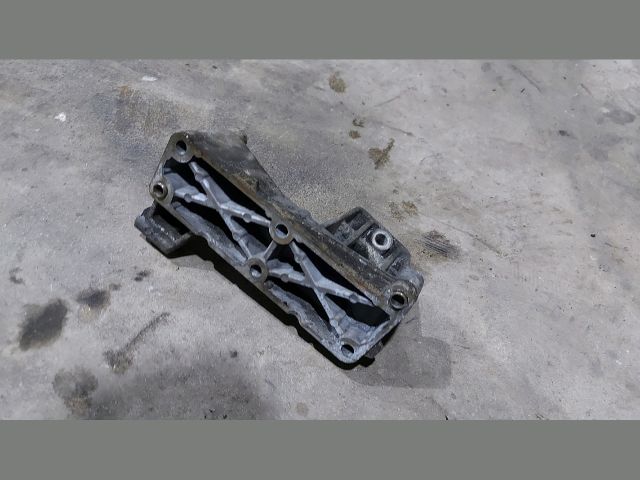 bontott IVECO DAILY Motor Tartó Bak Bal