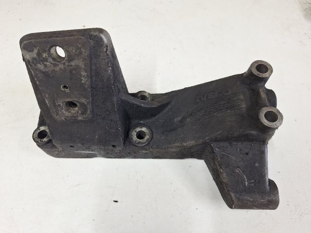 bontott IVECO DAILY Motor Tartó Bak Bal